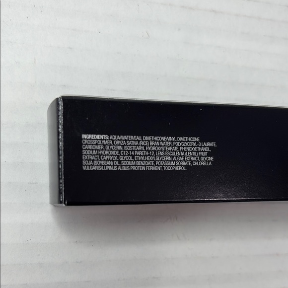 KVD BEAUTY Lock-It Pore-Refining Primer - Picture 6 of 10
